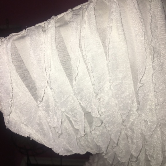 WHITE AND LOOSE FITTED FEATHERED BLOUSE - Picture 2 of 8